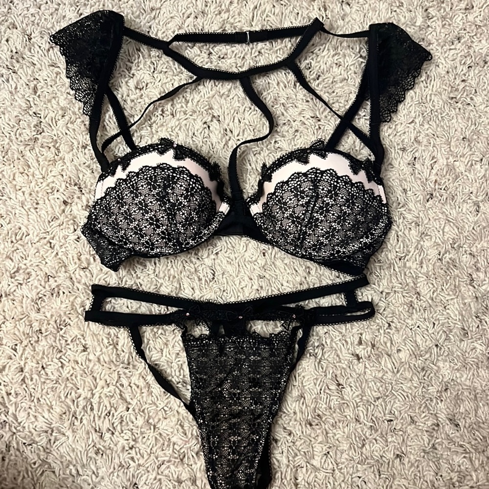 New no tags Victoria’s Secret matching bra and panty set